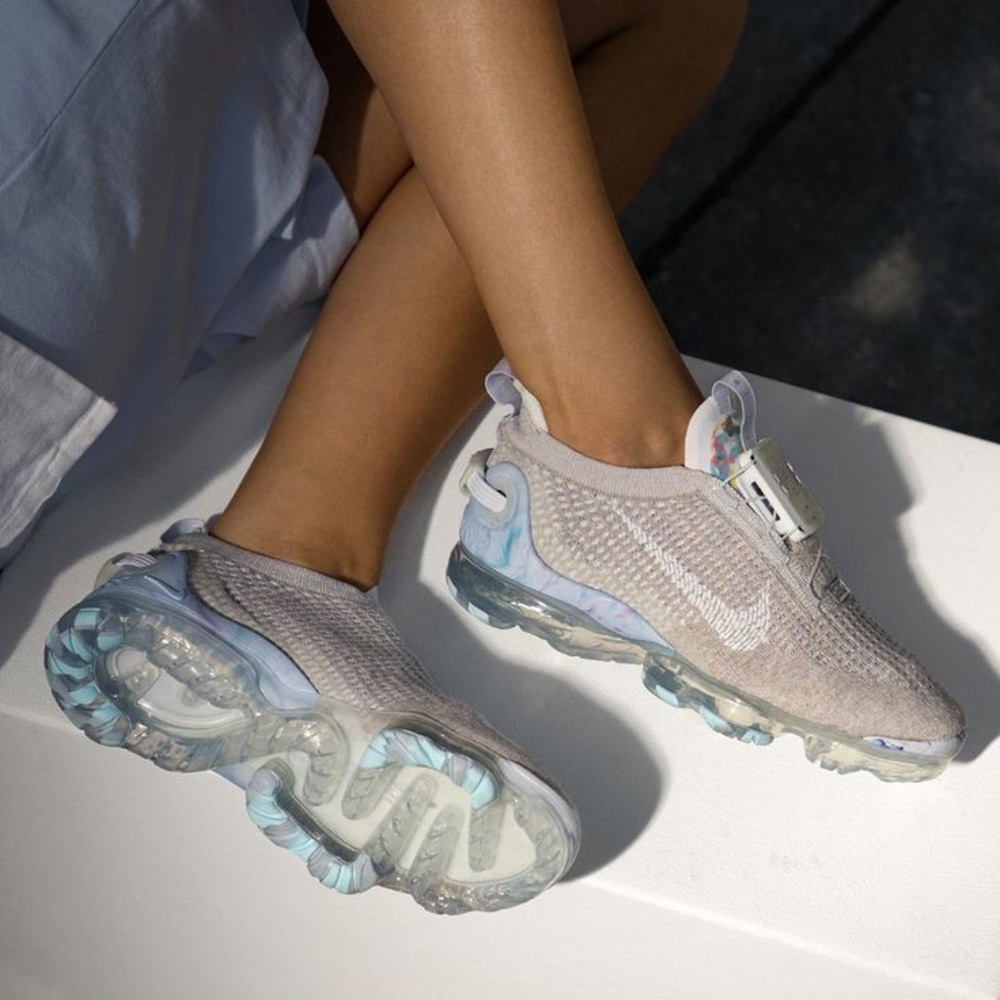 NIKE WHITE AIR VAPORMAX 2020 FLYKNIT SNEAKERS - BRAND NEW IN BOX - Picture 4 of 16